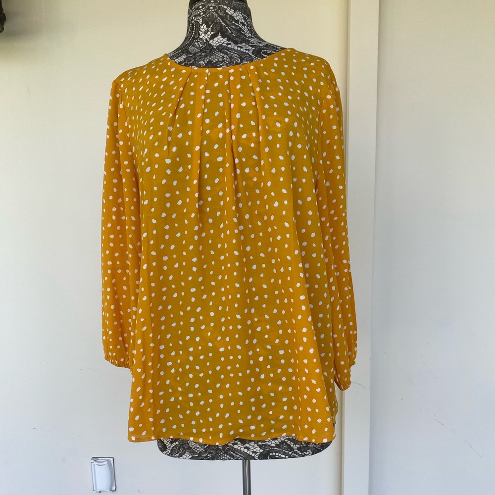 41Hawthorn yellow blouse with white polka dots. Size XXL.